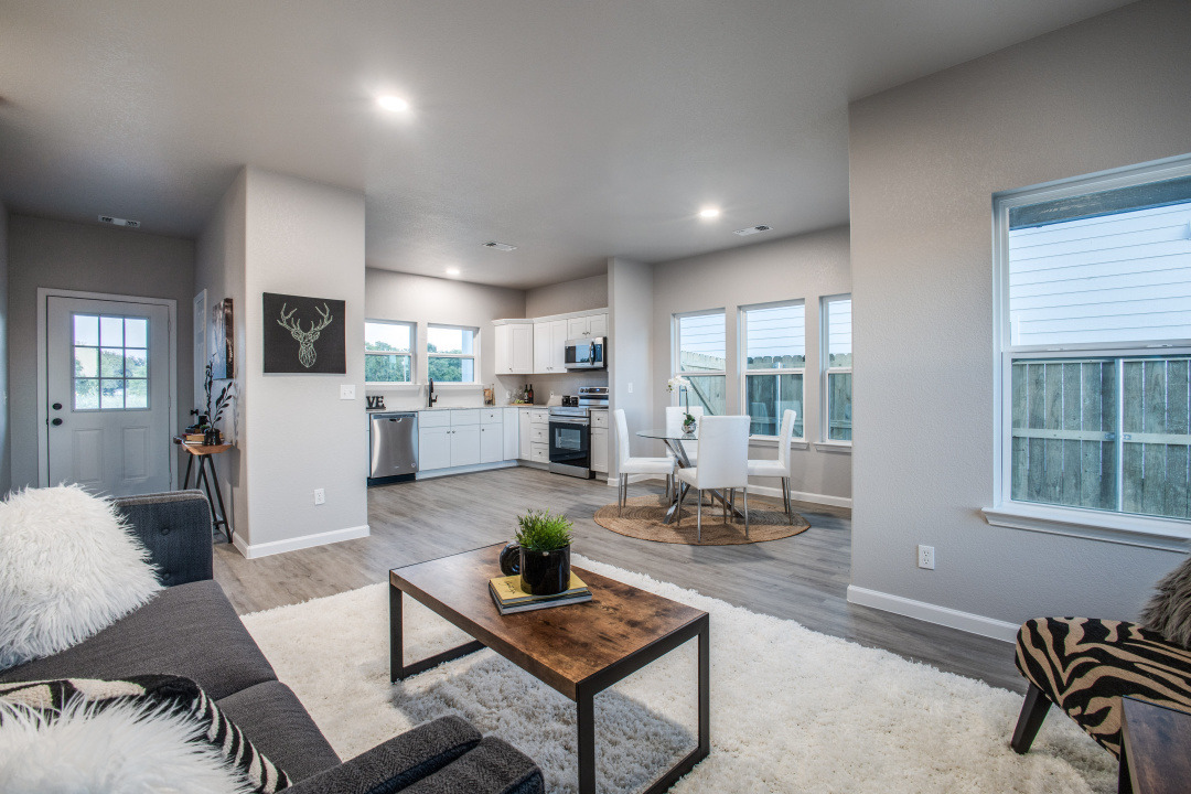 319NHelton_JPFindley_25-fl-0722-07