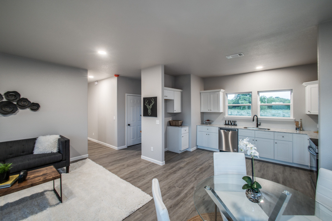 319NHelton_JPFindley_25-fl-0722-13