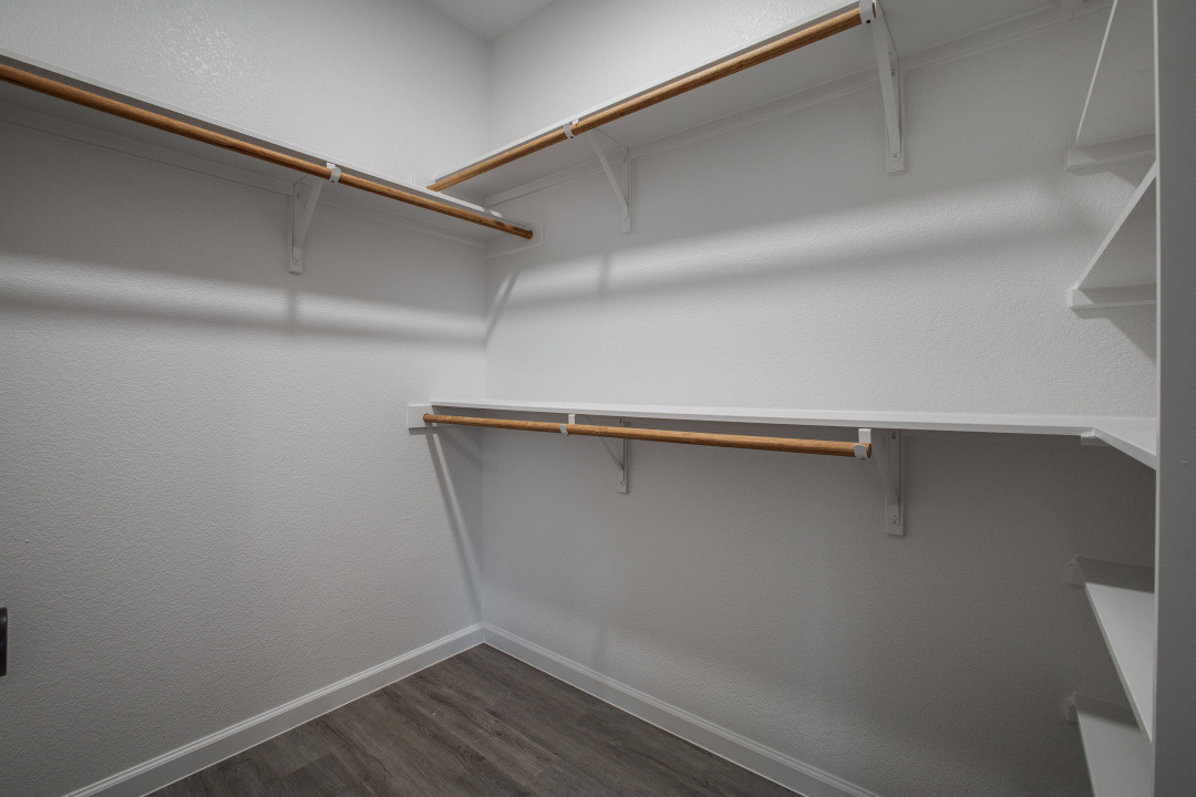 319NHelton_JPFindley_25-fl-0722-23